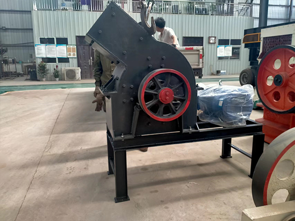黑卵石錘式破碎機價格多少錢，哪個廠家質(zhì)量好？